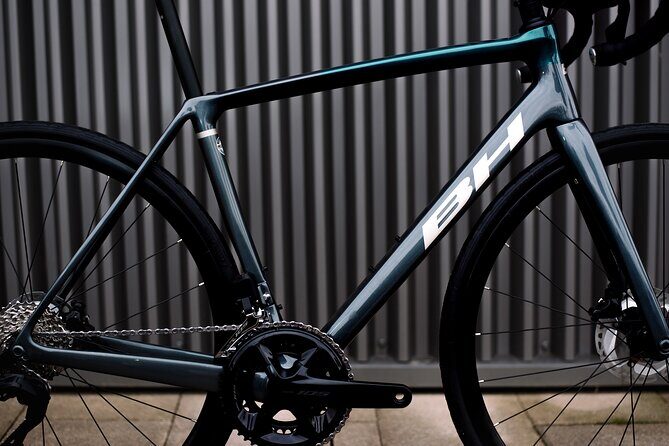 BH SL1 2.9 Road Bike Rental in Tenerife - Shimano electronic gears on climbs: small tech, big payoff
