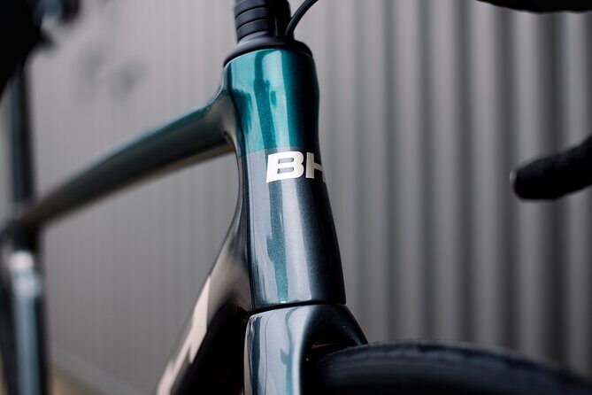 BH SL1 2.9 Road Bike Rental in Tenerife - The ride feel: carbon stiffness plus disc control