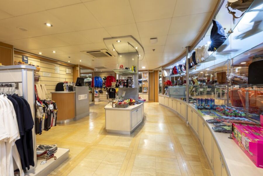 Canary Islands: Ferry Ticket Tenerife/La Gomera - Pets on board: how the rules affect your planning