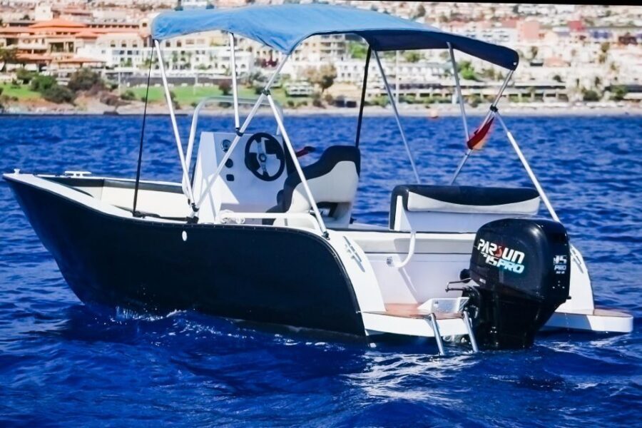 Flow into the ocean without license and discover Adeje - Entering the adventure at Puerto Colón marina