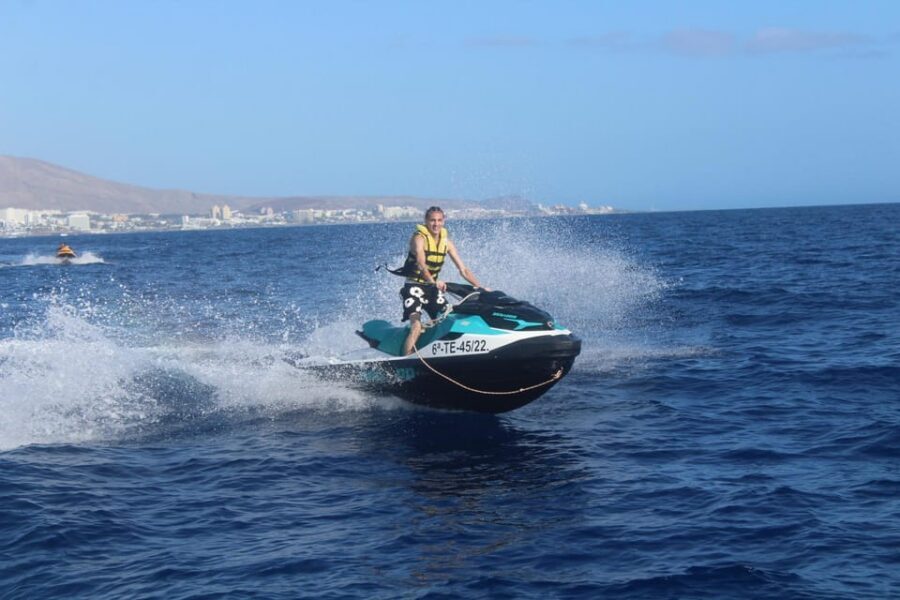 From Puerto Colon : 1 hour adrenaline JetSki tour - What the reviews really say: great organization, one big red flag