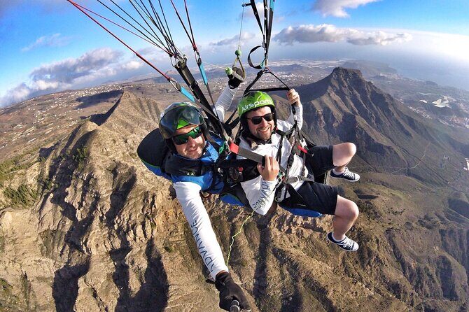 GOLD paragliding flight including videos/photos, t-shirt and a bottle of Cava - Key things I’d bet on before you go