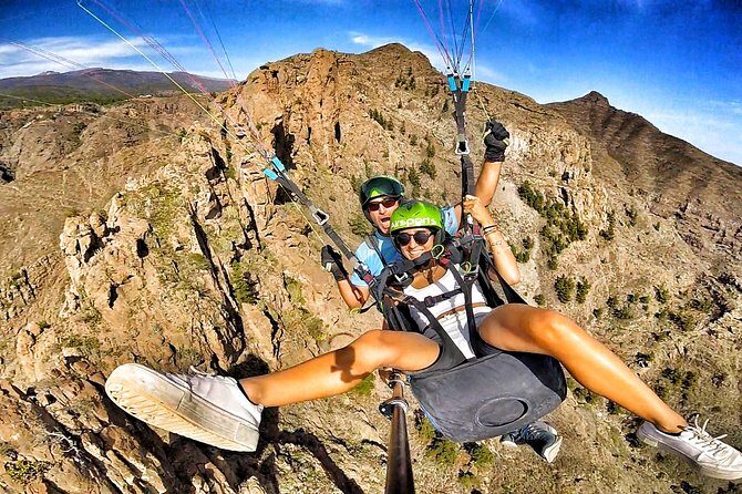 GOLD paragliding flight including videos/photos, t-shirt and a bottle of Cava - Gold Paragliding in Tenerife: what makes it feel like a premium day
