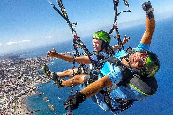 GOLD paragliding flight including videos/photos, t-shirt and a bottle of Cava - Gear-up time: harness, helmet, and the GoPro you wear