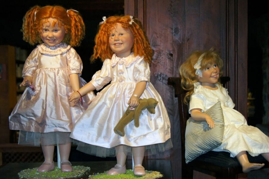 Icod de los Vinos: ARTlandya Doll World Entry Ticket & Tour - ARTlandya in Icod de los Vinos: a doll museum with Tenerife views