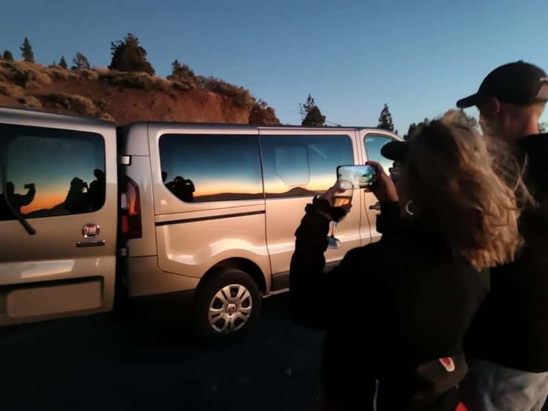 Puerto Cruz: VIP Teide Sunset & Stars, Guachiche Lunch+Cava - Mirador El Retamar at 2,100 m: aperitif and the real Teide sunset moment