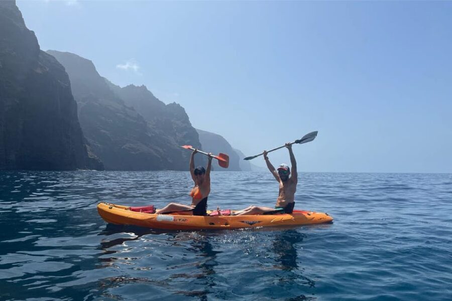 Punta de Teno: Kayak Safari overlooking Los Gigantes Cliffs - Kayaking in Punta de Teno: the Los Gigantes views you can actually feel