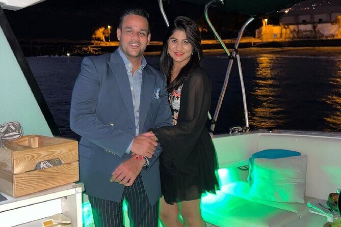 Romantic night ocean boat trip for 2 - Hookah, music, and privacy: the details that make it feel personal