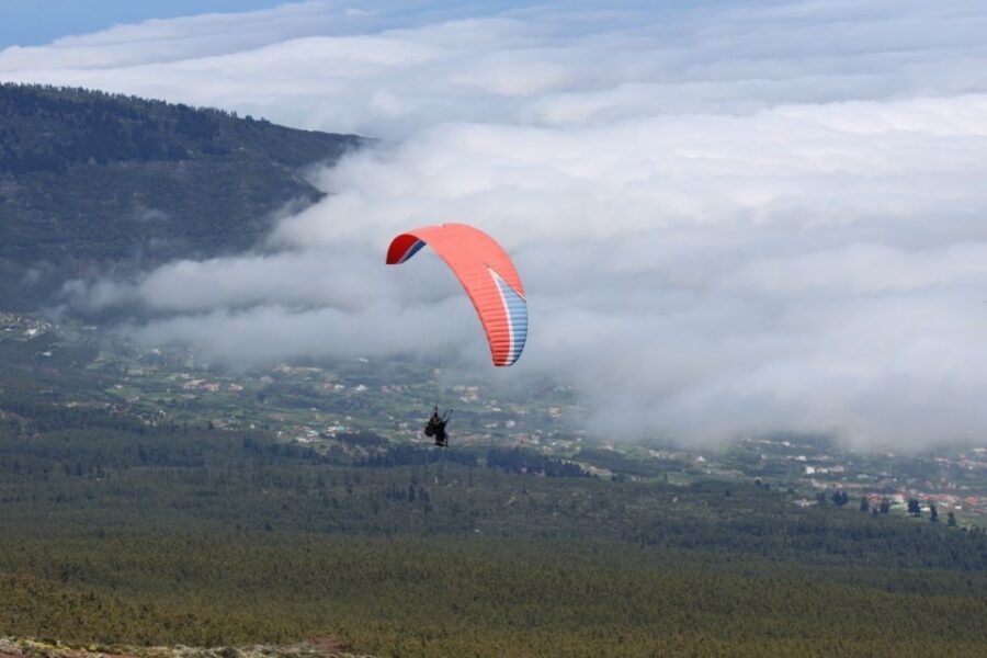Tenerife: Acrobatic Paragliding Tandem Flight - The acrobatics: wingovers and deep spirals (how they change the feel)