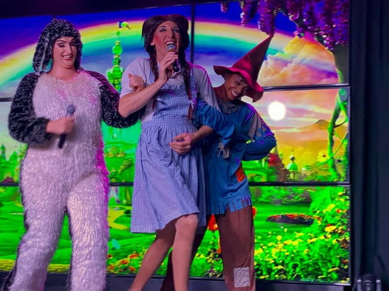 Tenerife: MHT - Music Hall Tavern Comedy Drag Dinner Show - The evening flow: meet-and-greet, dinner, pre-show, then the main production
