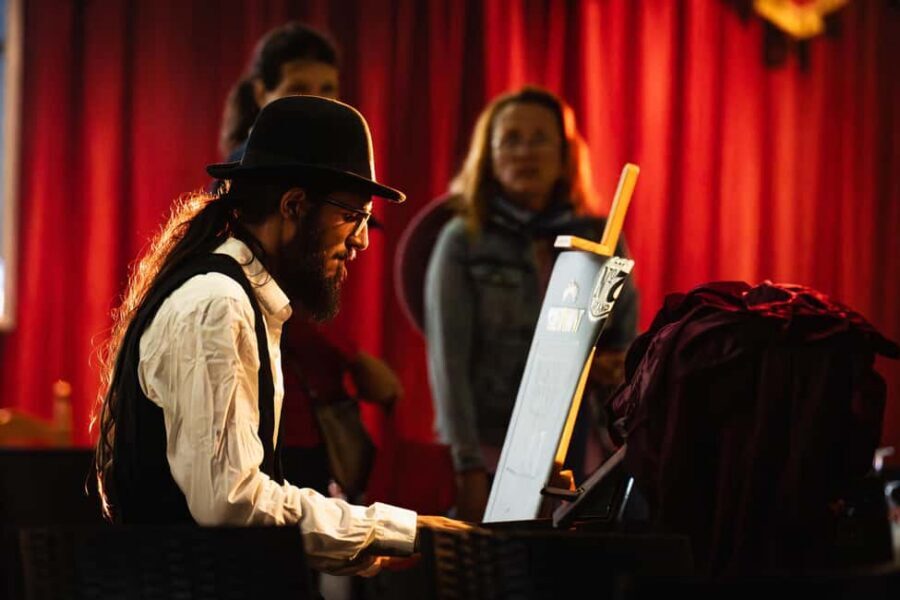 Tenerife : Musical show "the wild south" with dinner and transfer - Golden vs Platinum dinner: what you’re choosing