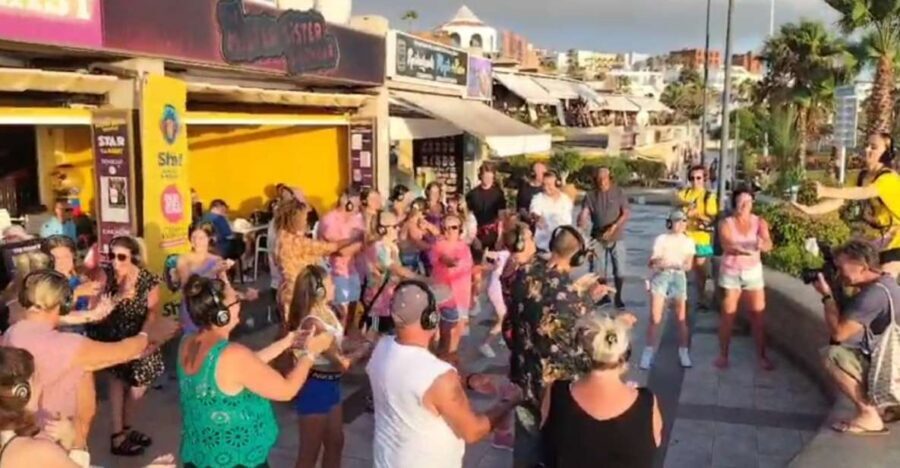 Tenerife: Silent Disco Walking Tour "Mustang Sally's" - What to wear and how to be comfortable on a dance-forward walk