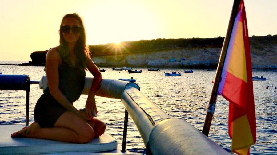Tenerife: Sunset Catamaran Tour with Transfer, Buff & Drinks - Comfort on a catamaran: blankets, shoes, and choppy-water reality