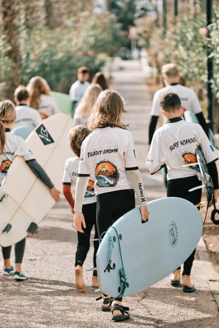 Tenerife: Surfboard and Surf equipment Rental - Tilegit Surf School in Las Americas: a beach-first setup