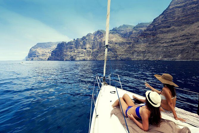 Whales & Dolphins watching in exclusive sailboat - Why the Small-Group Setup Changes Everything (and Helps Wildlife)